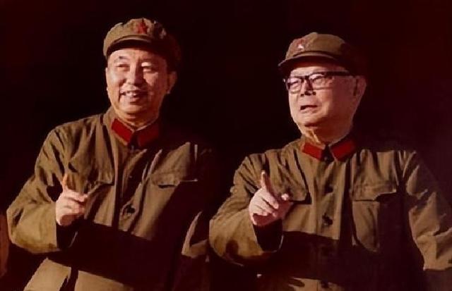 李先念为毛主席守灵时，假借散心离开大会堂，私下和一人秘密见面