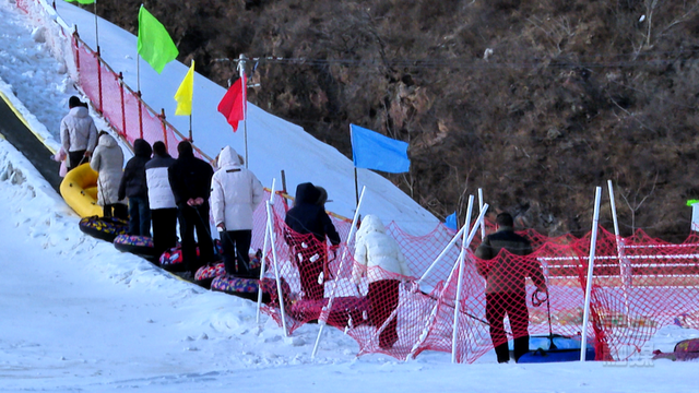 冰嬉桃山 雪韵灵丘 云朵驿栈冰雪嘉年华盛大启幕