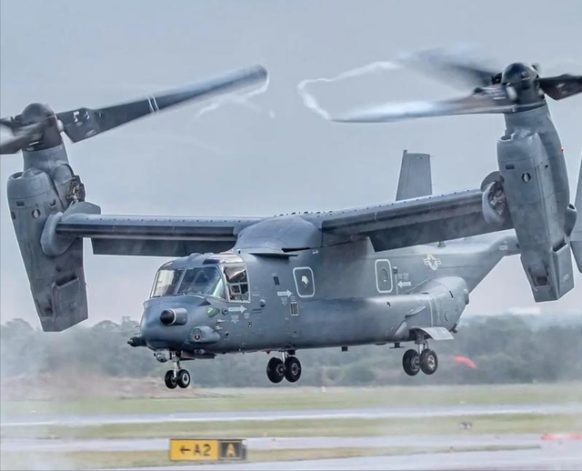 美军急袭波多黎各，永不沉没的航母复活！特朗普南美野心彻底曝光