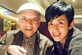 吴君如父亲去世，曾参演44部电影：最大成就是生了好女儿图片