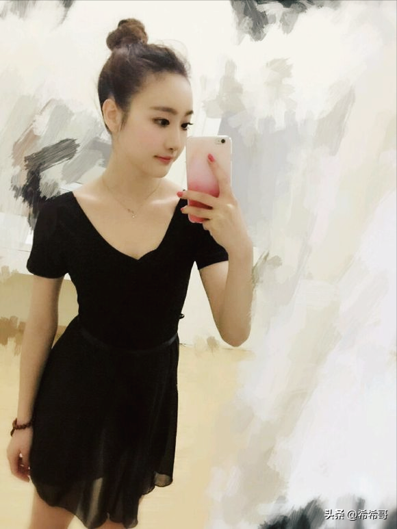 她曾是一名体操冠军 现在是短剧女主 美的不像话 你喜欢吗？
