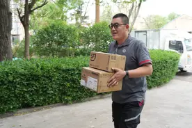 8年配送包裹45万件 零失误零投诉 快递小哥江小平的忙碌假期图片