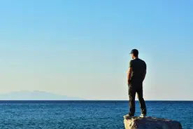 人到了一定高度，要学会视而不见图片