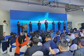 顺河回族区举行中国开封第41届菊花文化节走进顺河·共创未来暨青网（开封）数字产业园招商推介会图片