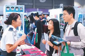 人才签证费暴涨港漂感觉“被背刺”？香港议员质疑引进了内地的“假人才”，劳福局局长：嫌贵就不要来！图片