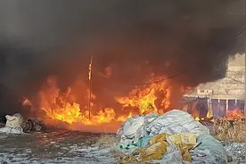本溪一废品收购站突发大火！图片