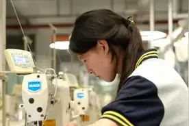 姜萍的数学竞赛之旅：挑战与荣誉并存图片