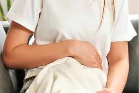 揉揉腹就能调理脾胃？50岁大妈每天揉腹，一年后身体有什么变化？图片