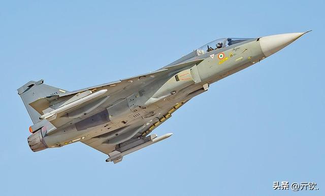 当着全世界的面，印度光辉战机坠毁人亡！莫迪的制造大国梦又碎了