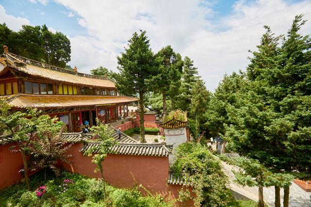 大理中和索道 ，唯一直达苍山寺庙的索道，可以俯瞰大理古城和洱海