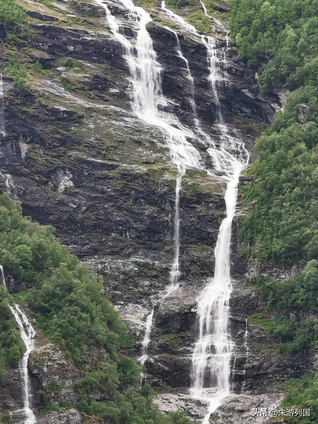 在挪威峡湾，一天三次轮渡，带来的震撼体验