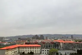内蒙古大部有雨或雨夹雪，这些地区有中雨！最新天气预报图片