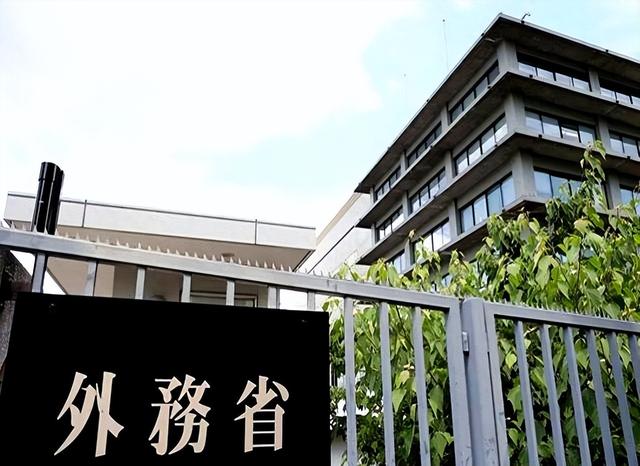 大量日本游客涌入北京，打着旅游幌子不去旅游不吃美食，为啥来？
