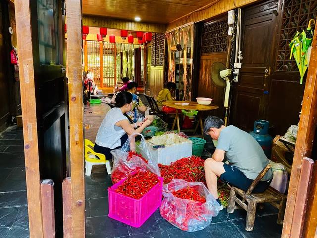 边城印象：一口吃三省 三地闻鸡鸣！