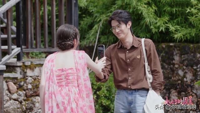 真情侣腻腻歪歪眼里都是你，假情侣全程摆脸没有对视