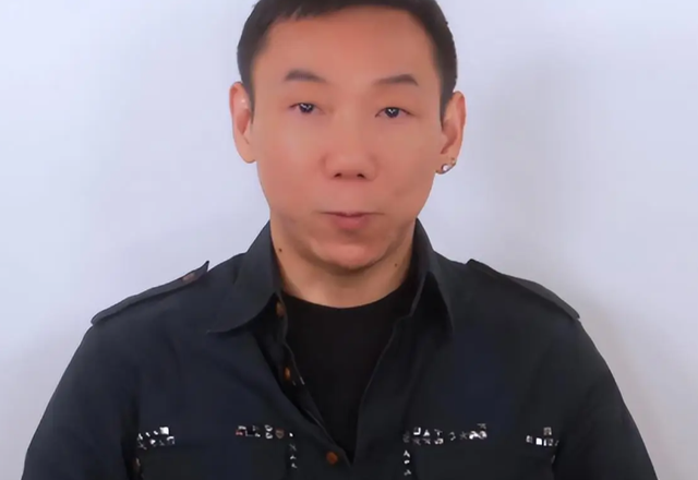 陪玩陪睡只是冰山一角，认干爹，舔手指，拜高踩低，实在荒唐！