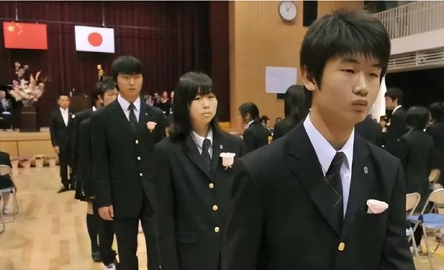 大量日本游客涌入北京，打着旅游幌子不去旅游不吃美食，为啥来？