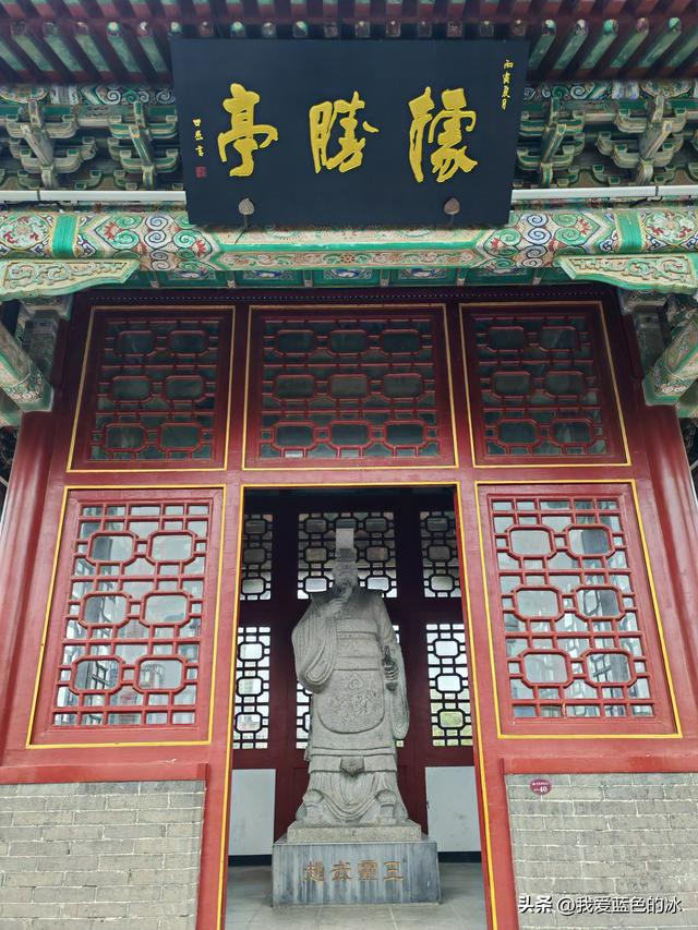 邯郸丛台公园最大的亮点就是里面的一座造型奇特的城堡