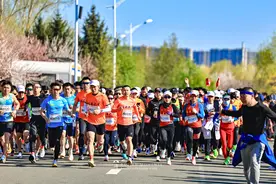 喜迎2025长春马拉松-环伊通河十公里团体赛暨万米排位赛激情开跑，全民健身热潮再掀高潮图片