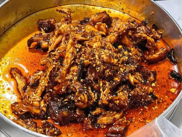 黄了！彩了！1h刹拢成都最近赏秋地，徒步拿奖牌、邂逅古寺银杏！老街美食好吃惨！