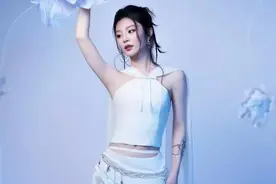 清冷女神：姚晓棠这腰是真实存在的吗？图片