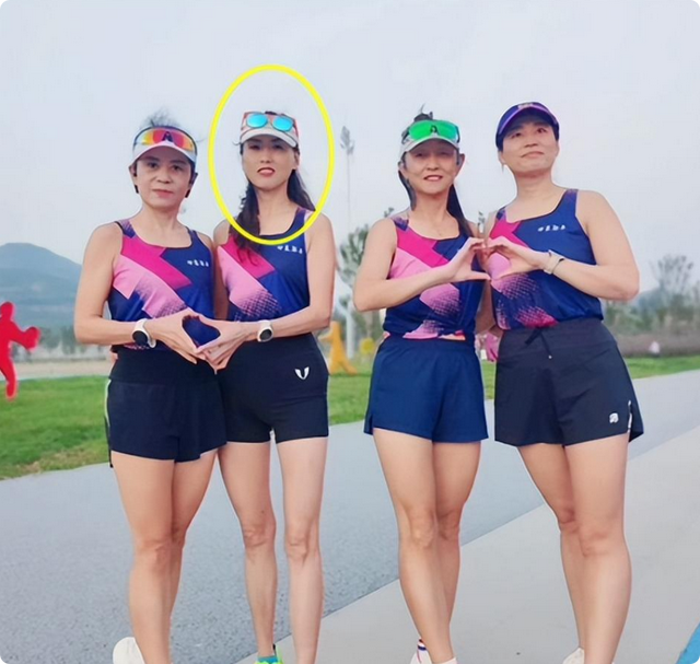 山东跑友张素梅车祸去世，月跑量300多公里，开奔驰，颜值身材好