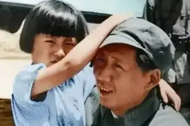 一组毛主席和小女儿李讷的珍贵彩色合影，浓浓的父爱，温馨的时光图片