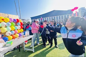 抢零食、包饺子、剪窗花，师生“花式”迎新年图片