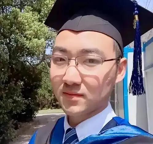 29岁交大硕士对奶奶说:“我出国留学了”,转身却把遗体捐了
