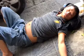 2002年四川小伙出国打工，16年后流落街头，父亲：死也要见一面图片