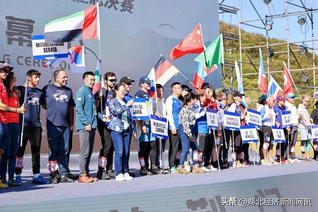 【中国经济时报】亮相中国博览会！滑翔伞定点世界杯总决赛获评2025年全国体育旅游精品项目！