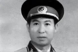 1955年大授衔大校张峰（原济南军区副司令员·安徽籍）图片