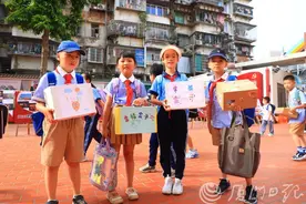 把孙子孙女送进学校，厦门阿公阿嬷也开学啦！今天，太欢乐！图片