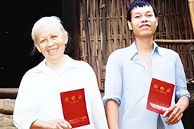 1992年，24岁广西小伙迎娶71岁白发妇人，称下辈子还要和她做夫妻图片