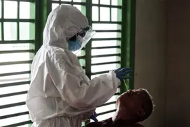 全身溃烂生不如死，亲手拔掉氧气管，武汉首批新冠患者结局如何？图片