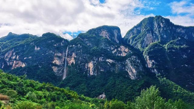 漫步嘉陵江峡谷群景区 定格时光里的风景画卷