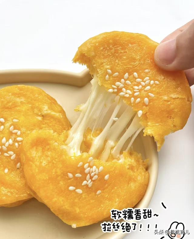 秋天南瓜别蒸馒头煮粥了，教你新吃法，比驴打滚好吃，孩子吃不够