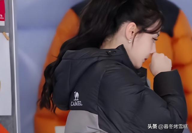 钱再多有什么用，33岁迪丽热巴病情加重紧急送医，连夜取消拍摄