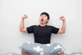 总是犯困是大病的征兆，经常犯困的人，可能和这6种疾病有关图片
