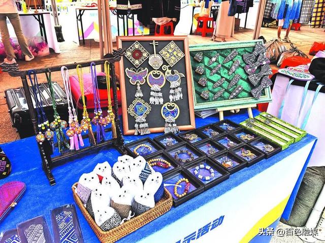文创产品让游客把“百色记忆”带回家