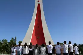 32年前，毛阿敏唱了一首歌，披露了一些曾经的绝密信息图片