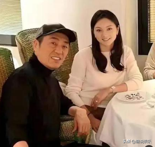25年恩爱抵不过残酷现实，74岁张艺谋年老色衰，43岁陈婷花样年华