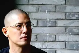 2003年，106岁的宋美龄在墓地里哭诉：宋家人都葬在这异国他乡图片