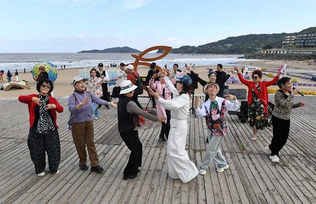 “晚”得尽兴，重阳踏浪苍南168黄金海岸！温州银发康养旅游IP解锁山海康养新体验