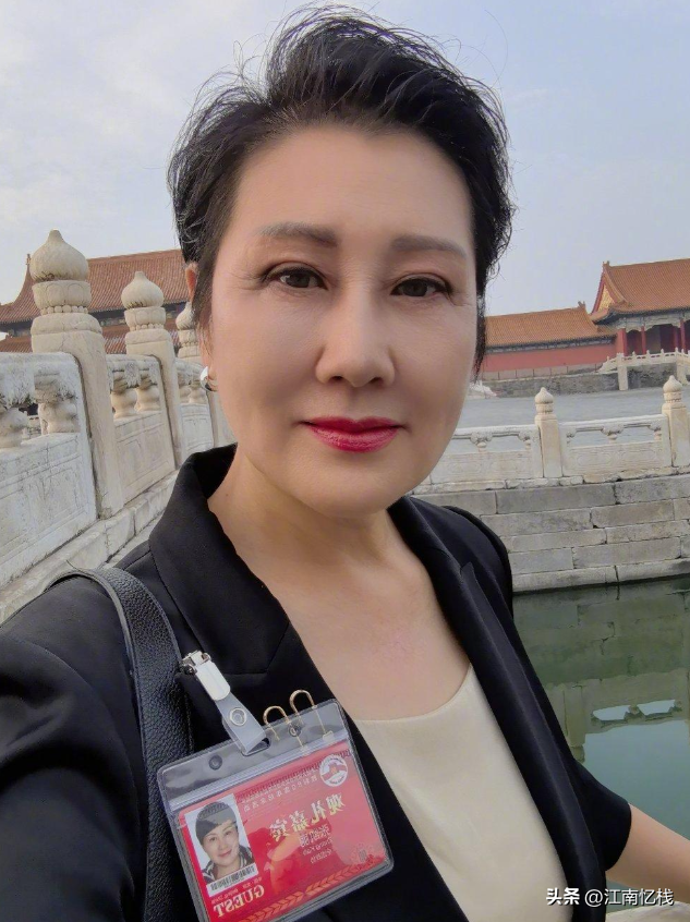 没想到，63岁张凯丽，因九三阅兵上的一个动作，再次实现口碑暴增