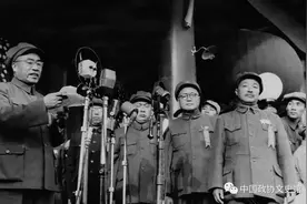 新中国国庆阅兵——阅兵首长身份的变化图片