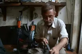 枪械世界中的“野人”，未识别型号的7.62毫米口径AK系短突击步枪图片