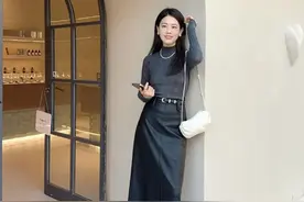 黑色皮裙+高级灰针织衫‖ 春日优雅出行图片