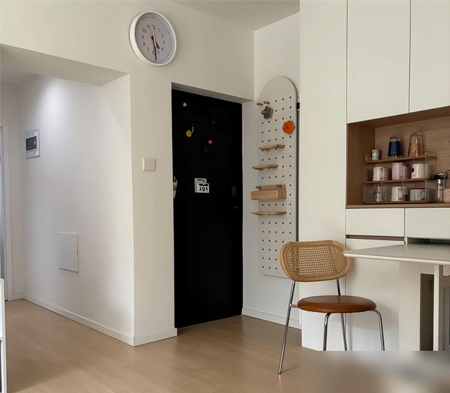 北京姑娘38㎡蜗居客厅火了，因“阳台改成卧室”走红，太有想法了