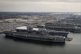 “胡塞武装能击沉一艘美国航母吗？”图片